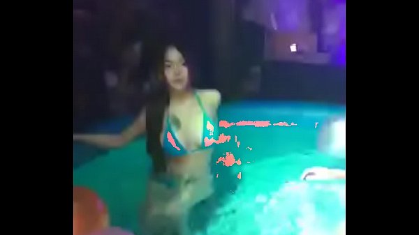 Nathalie Achielsteppe and นิชา ชูสุวรรณ swimming pools Japanese h