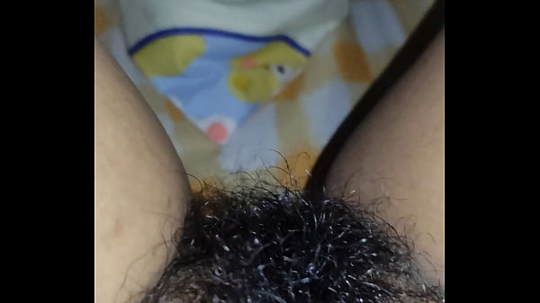 แอบเล่นเสียวในห้องพัก เพื่อนเกือบจับได้